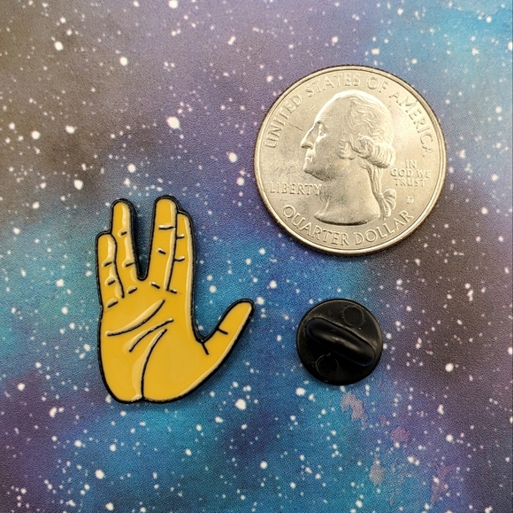 Star Trek Vulcan Live Long and Prosper Pin - Picture 2 of 3